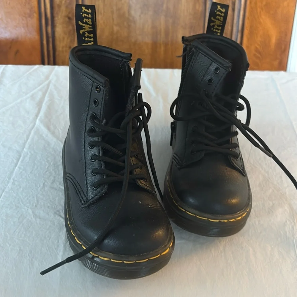 Dr. Martens 1460 Kids Boots - Black Smooth Leather with Side Zip - Size 9 - Picture 1 of 5